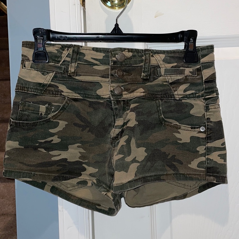 High wasted camo jean shorts